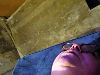 bbw girl tries dildo for first time while masturbating