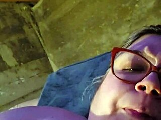 bbw girl tries dildo for first time while masturbating