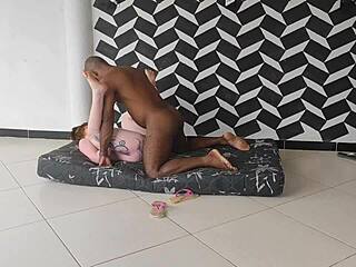 putting hard into the novinha to relieve her stress with rough sex