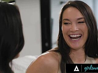 girls passionately face fuck and finger each other