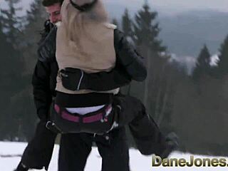 I give deepthroat blowjob and doggystyle to blonde babe in public