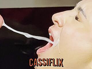 A coelhinha gostosa do rabo grande colocou toda cenoura na bucetinha completo no cassiflix