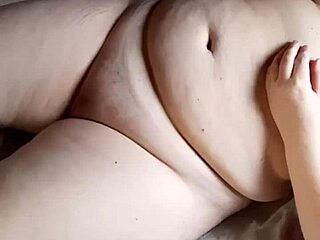 oh man, that mature milf seduces with big tits and pussy licking 😍