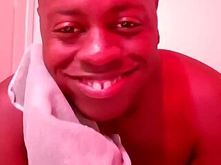 cleaning stretching and massaging my face while listening to remixes of they go both wayz