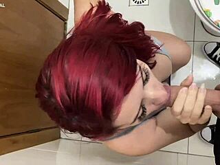 encontrei essa gostosa e chamei ela pra ir no banheiro comigo ela � muito safada