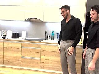 i handle three cocks at work through double penetration, leaving my ass destroyed