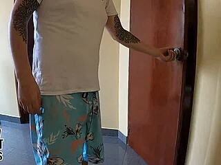 Prostituta Tetona Pide Preservativo Pero Me Lo Quito Y Dejo Coño Goteando De Leche.