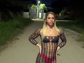 Wife exhibitionism arouses street desire