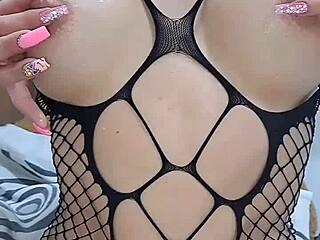 la coneja caliente folla su enorme culo de perrito con su dildo hasta hacerlo reventar - hermosa milf folla su co�o con un gran consolador - sacando su rosa anal - rosa anal - saco mi culo