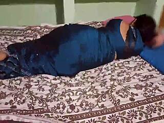 गर्म और सेक्सी बीवी बॉयफ्रेंड के साथ सेक्स का मजा ले रही है 😍