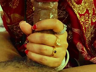 Sauteli Mummy and Beta Share a Secret Family Moment