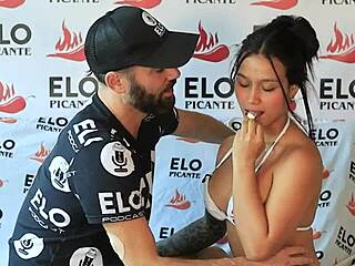 Lorena doll antes de pasar al cuarto picante 😏