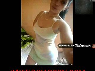 chica webcam caliente 2 shows pussy on cam