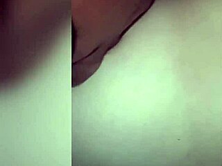 Adoro chupar o pau dele bem gostoso 😍