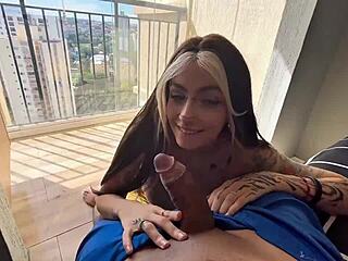 Eu só preciso de algumas fotos com seu pau na minha cara eu sou sua meia irmã ft janys versão grátis