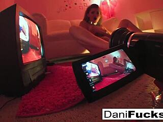 sexy dani daniels gets off playing with her wet pussy