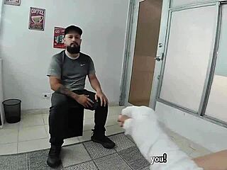 Mi amigo que es gigolo le folla el co�o a mi esposa mientras yo los grabo - porno en espa�ol