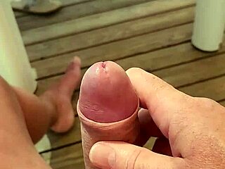 très excité à la limite de jouir sur la terrasse dun mobil home dans un camping, she asks?