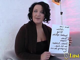 Chubby Woman Toys Herself During Solo Session