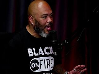 já fica com mulheres a bastante tempo é a única que fala que é liberal e os curiosos do site pornô - bella ruiva watch on sheer red