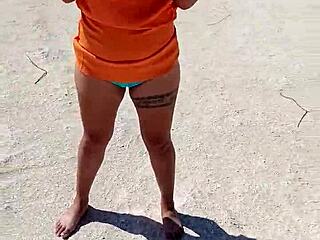 Mexicana puta exhibe sus tetas y culo y es manoseada en playa pública en mexico