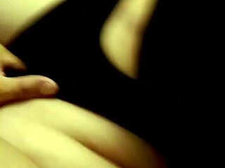 Intense side piece with double Ds Latina charms