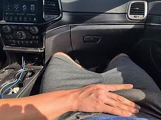 oh man, that messy handjob in the car leads to a huge cumshot all over the place 😏🚗💦