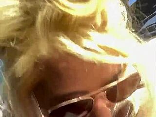 Streetwalker wearing sunglasses gives an incredible blowjob and takes a huge facial 😍