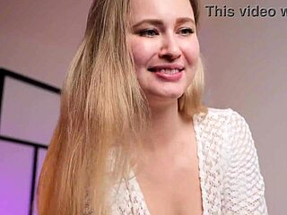 Stella Cardo's Sexy Moves Before The Main Event