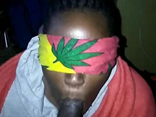 Big booty bbw gives no hands head