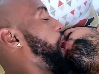 dois e bom mas tres machos juntos trepando... que delicia rapaz completos no sheer com...