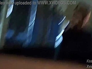 ei, quer punheta rápida pra essa gostosa na rua pública?