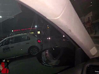 sem marido corno assistindo esposa tatuada no pelo ao ar livre com macho leiteiro