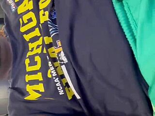 Bodybuilder Mexican solo babe masturbates her muscular small waist body sexy