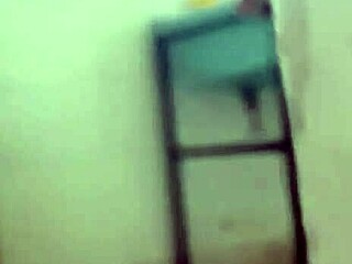 ¡Mi Cuñada Culona Me Pone Duro Espiándola En La Ducha!