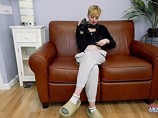 hey bella and that kinky blonde get wild sharing a throbbing dick 💦😈