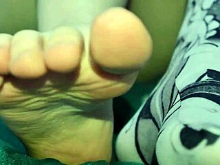 hey you snuck into stepsis room now jerk to her toes and holes asmr joi