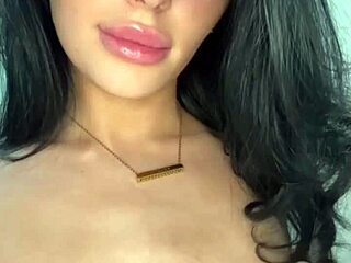 I'm horny British teen toyplayin my wet pussy