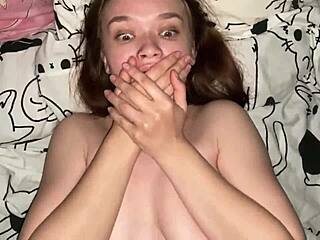 Stepdad mouthfucks stepdaughter quick while mom nearby.