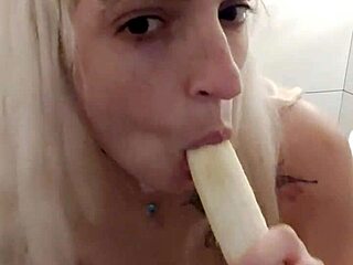 Pornstar plays with toys in tattooed session 😏