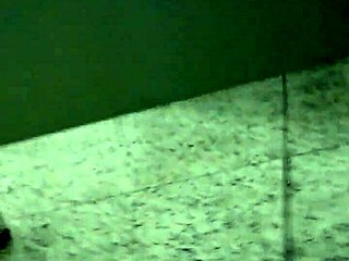 pegação no banheiro do shopping, quem curte um gay safado?