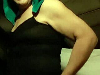 Rossa travesti singing sexy songs