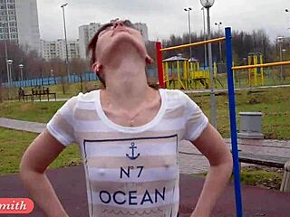 jeny smith flashin ass in pantyhose durin workout