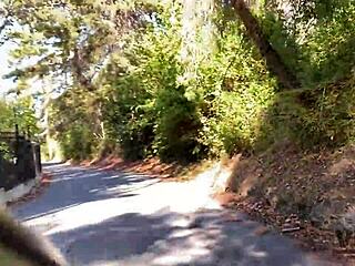 Beach strangers surprise girl with group action