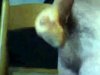 damn, pajero de cordoba flashing that short dick on webcam!