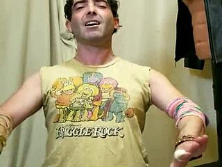 is this sexy dancefloor workout turning hardcore gay?