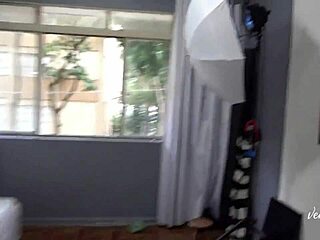 Novinha safada meets porn actor on the street and gets wrecked by his cock at home with venusss and tony tigrão