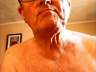 watch me stroke my cock and finish on a biscuit with bengeeman