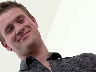 Sophisticated Homosexual Hunk Receives Slutty Blowjob