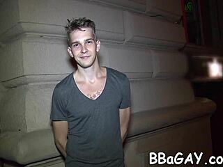 guy casually shares free gay porn fotos online